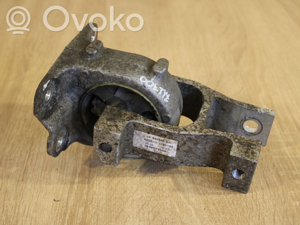 Peugeot 508 Engine mount bracket 