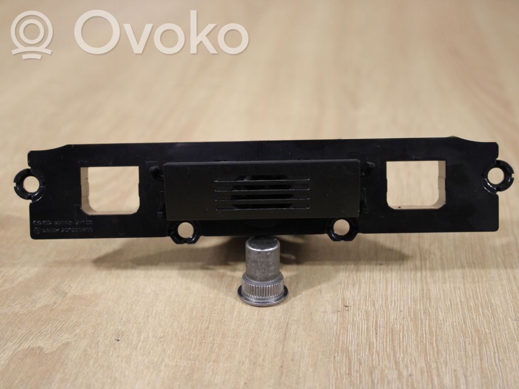 KIA Sorento Trunk door license plate light bar 