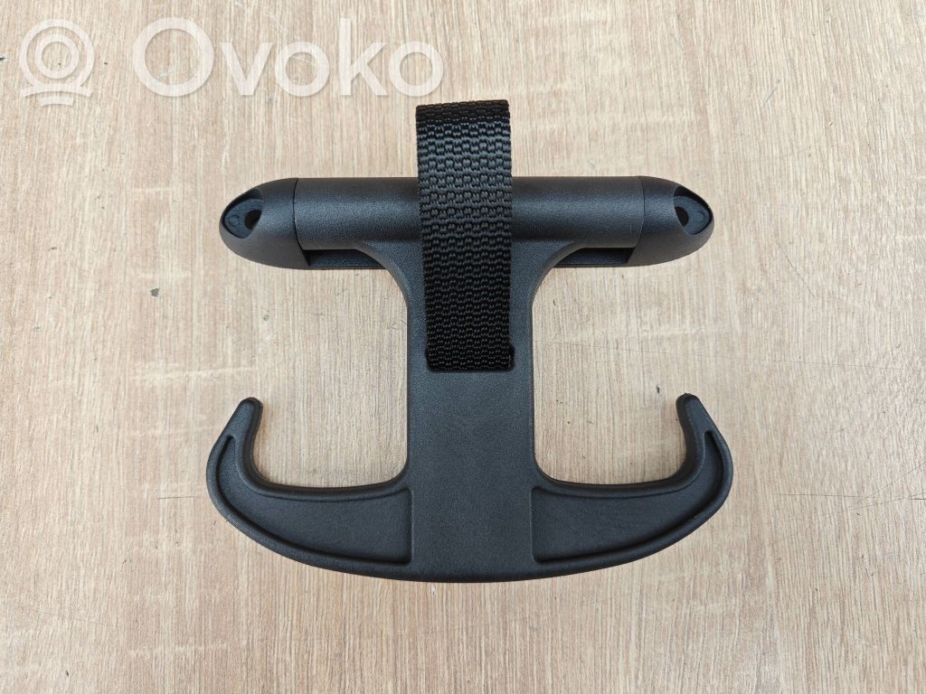 Tie down hook / loop   4G5867615