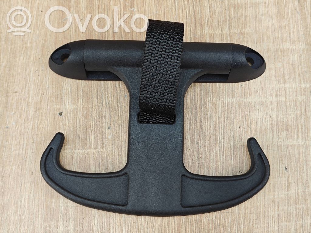 Tie down hook / loop   4G5867615