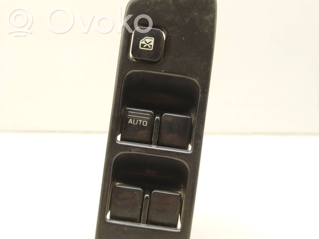 Electric window control switch   83071SA020
