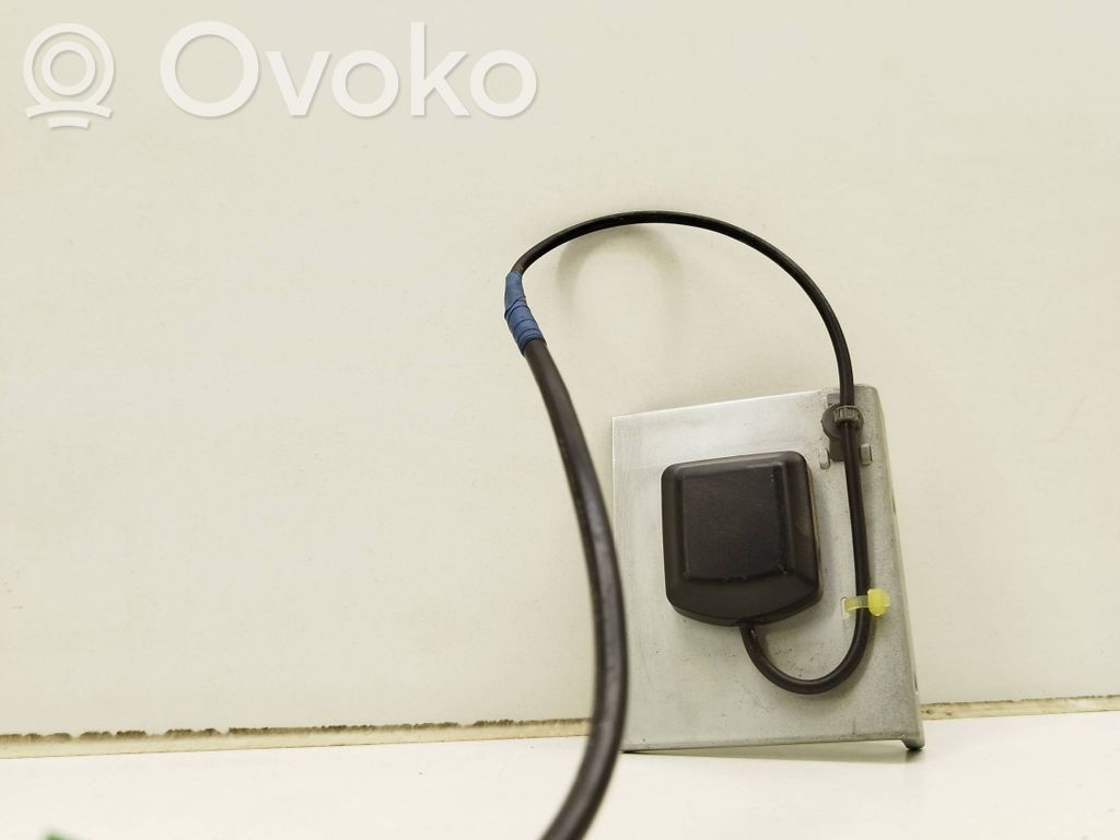 Subaru Legacy GPS-pystyantenni 