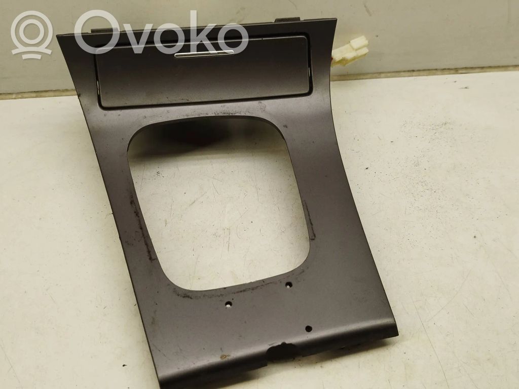 Subaru Outback Vaihteenvalitsimen kehys verhoilu muovia 