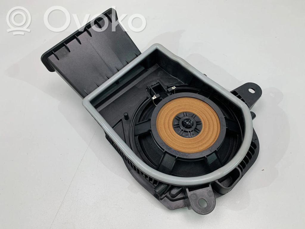 BMW 2 Active Tourer U06 Subwoofer 