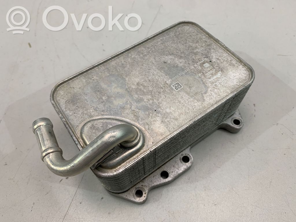 Audi A8 S8 D5 Dzinēja eļļas radiators 