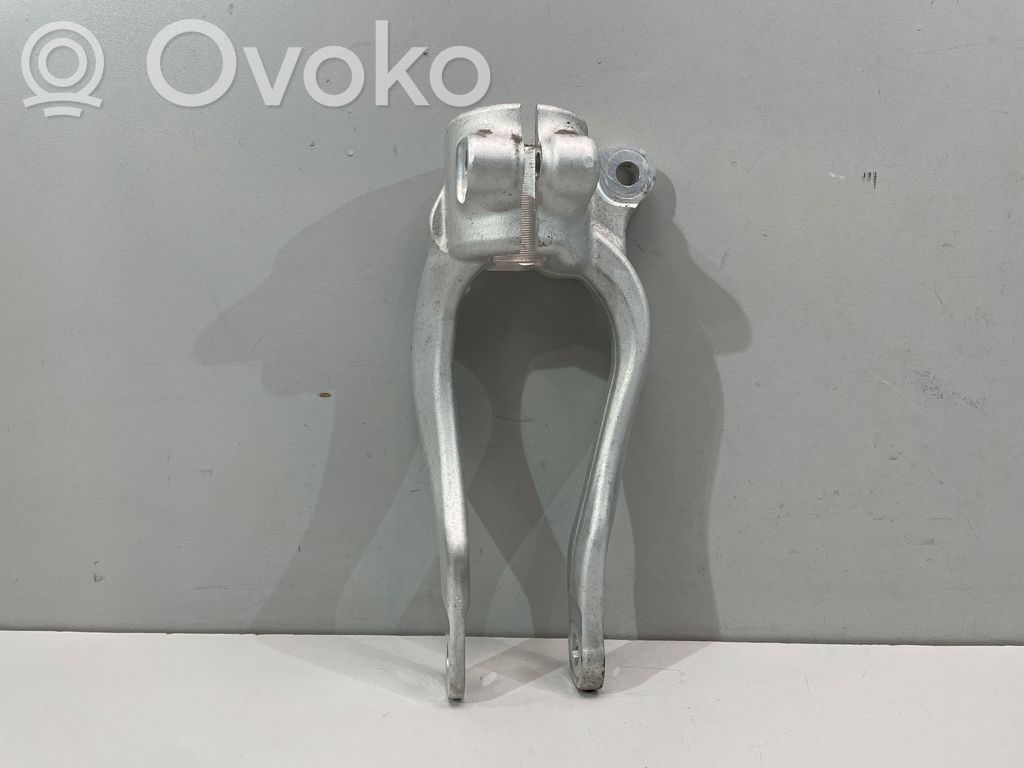 Mocowanie / Wspornik dolny amortyzatora osi przedniej   6865930