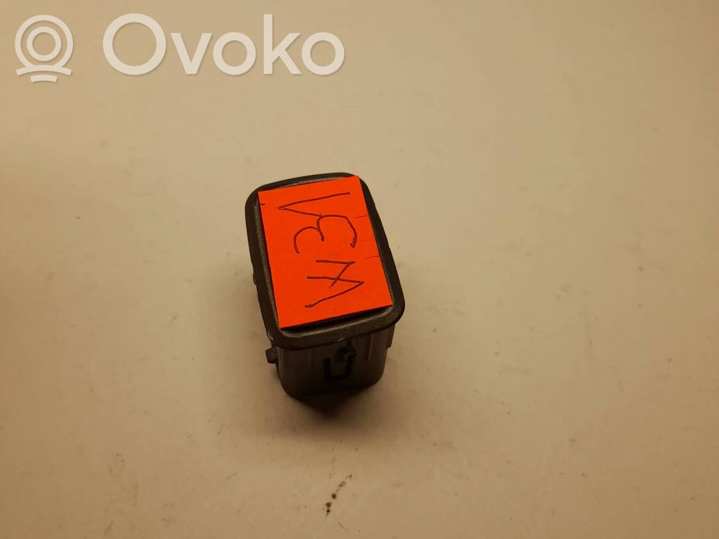 Steering wheel buttons/switches   61330