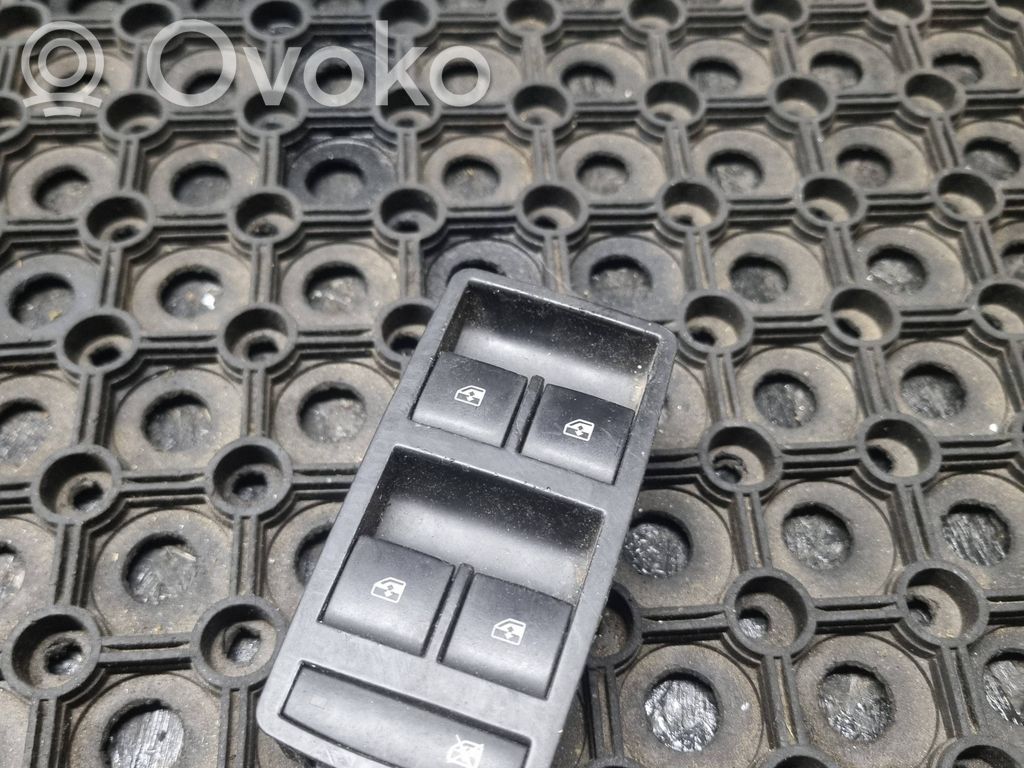 Opel Insignia A Interruptor del elevalunas eléctrico 