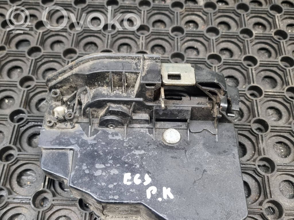 BMW 7 E65 E66 Priekinė durų spyna 