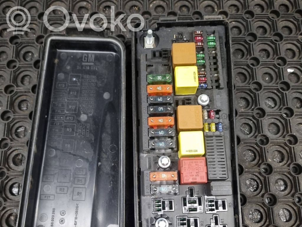 Opel Vectra C Fuse module 