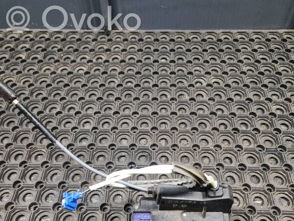 Opel Zafira A Priekšpusē slēdzene 