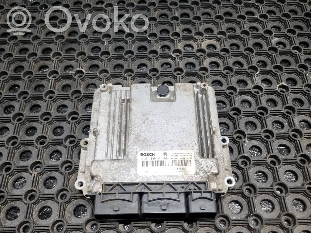 Opel Vivaro Engine control unit/module 