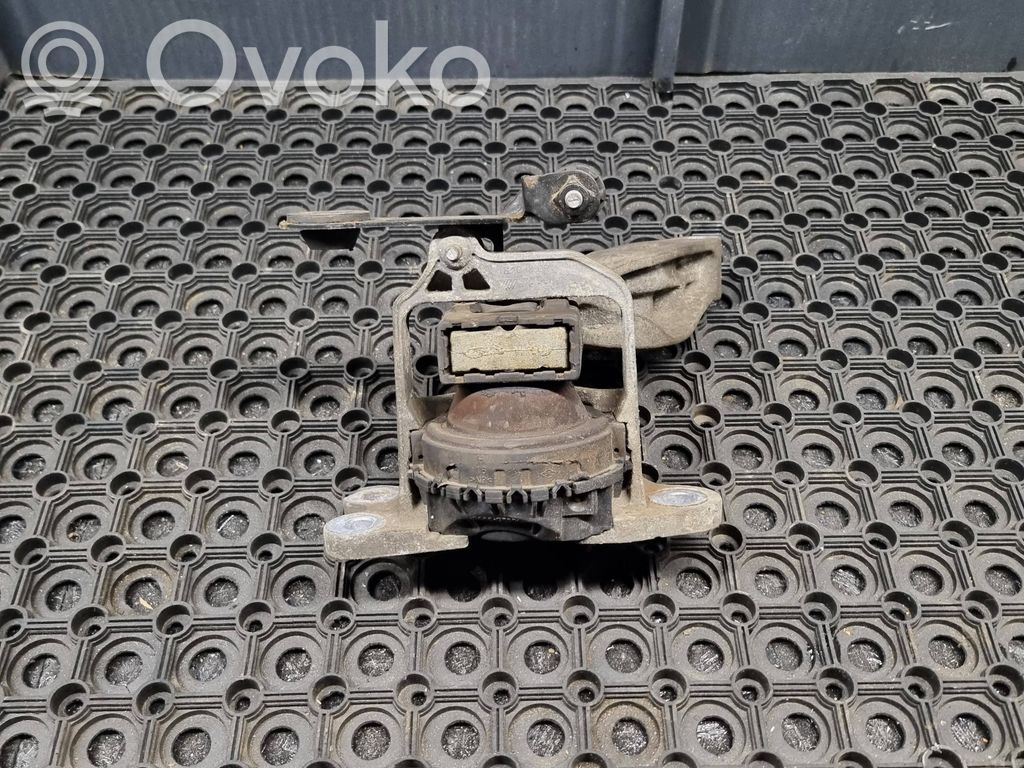 Engine mount bracket   112101360R