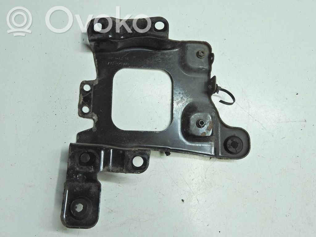 Volvo V40 Engine mounting bracket 