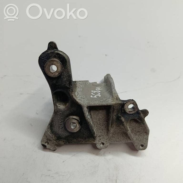 Peugeot 508 RXH Engine mounting bracket 