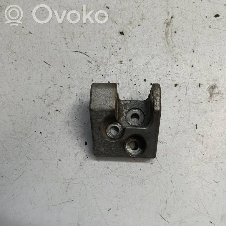 Volvo V40 Engine mounting bracket 