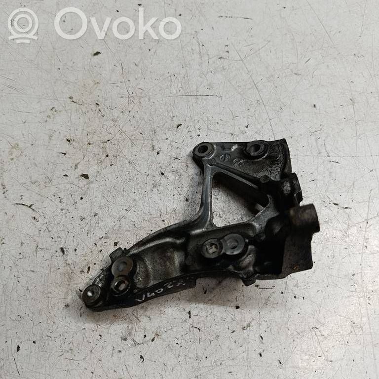 Volvo V40 Generator/alternator bracket 