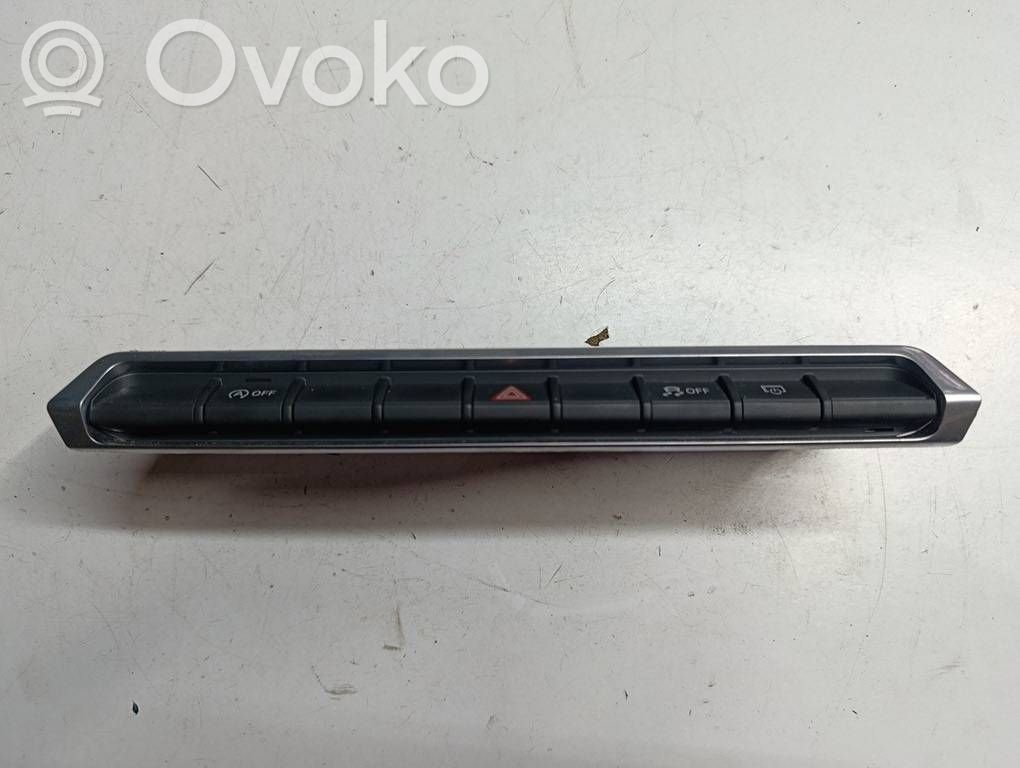 Audi Q2 - Hazard light switch 