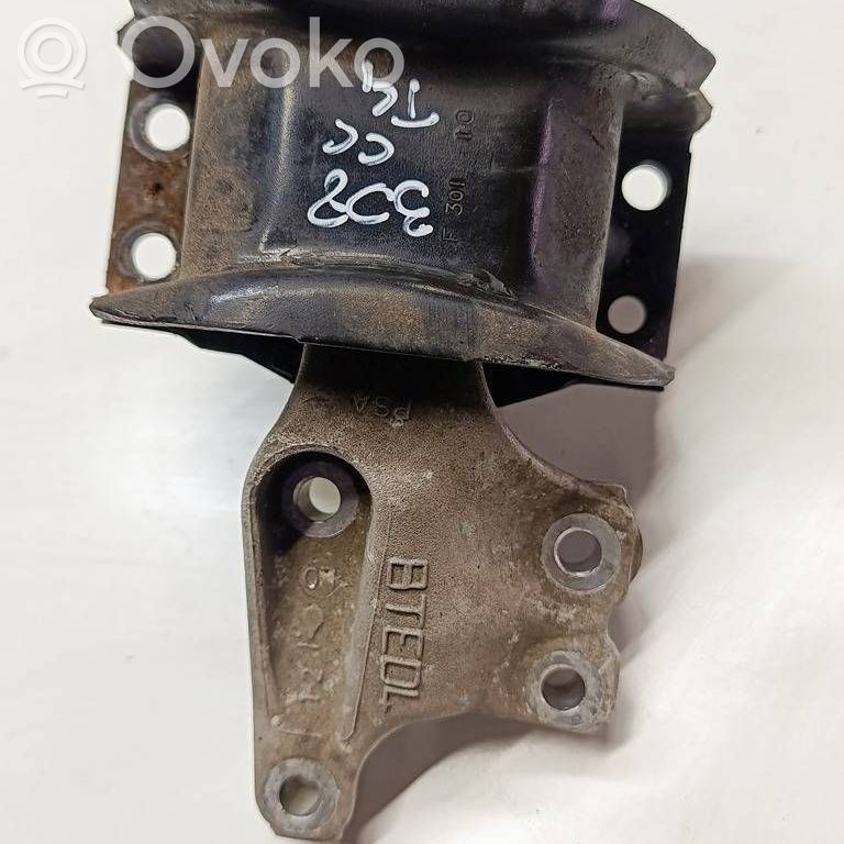 Peugeot 308cc Engine mount bracket 