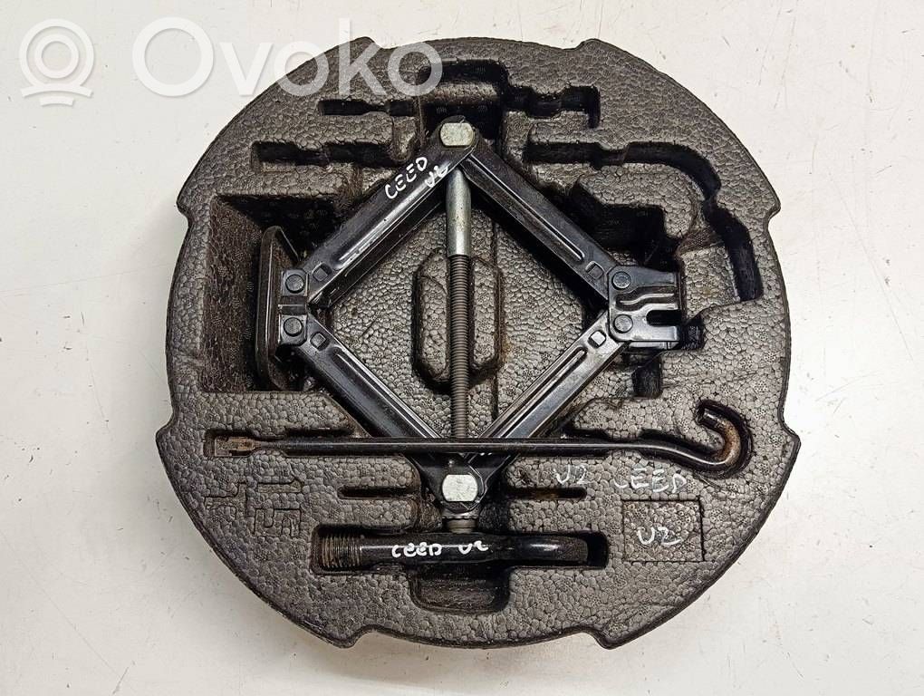 KIA Ceed Tool set 