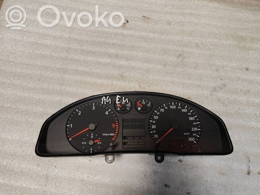 Audi A4 S4 B5 8D Nopeusmittari (mittaristo) 