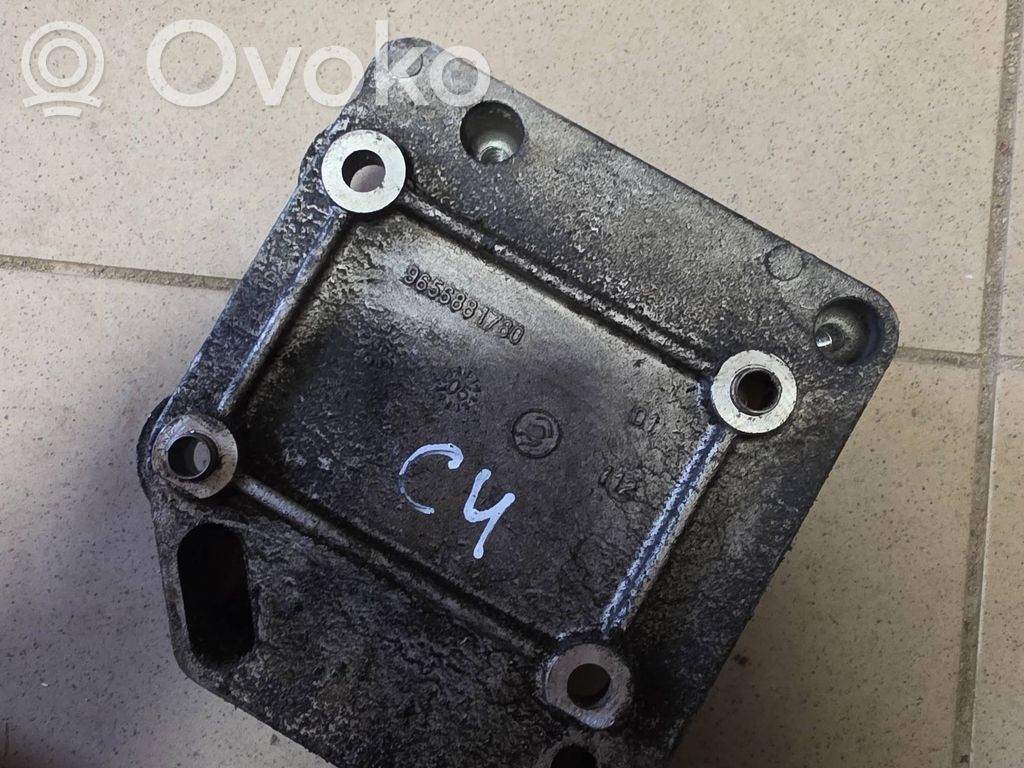 Citroen C4 I Engine mounting bracket 
