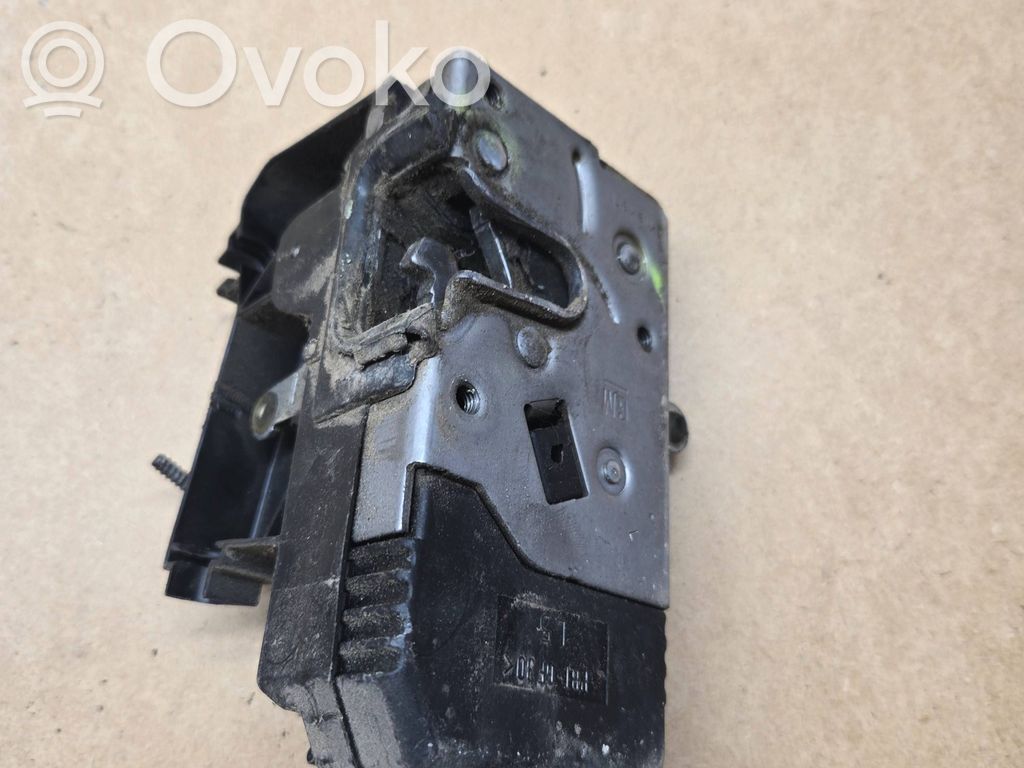 Opel Vivaro Zamek drzwi tylnych 