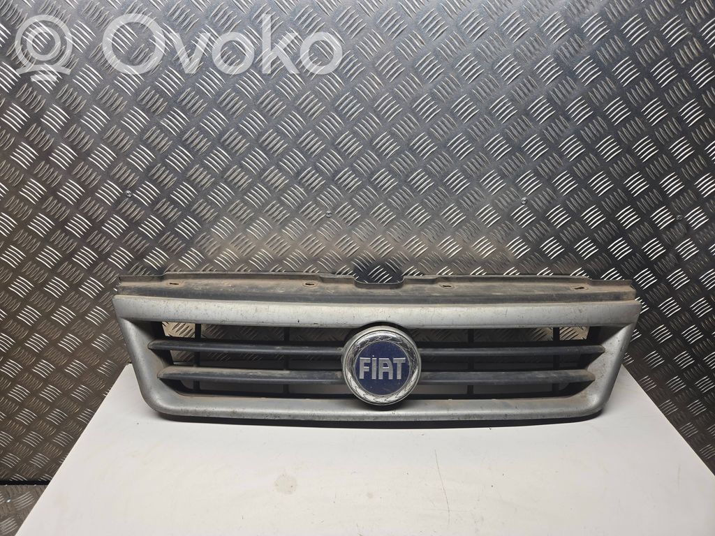Fiat Ducato Griglia superiore del radiatore paraurti anteriore 