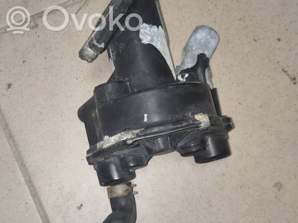 Ford Mondeo MK IV Vacuum pump 