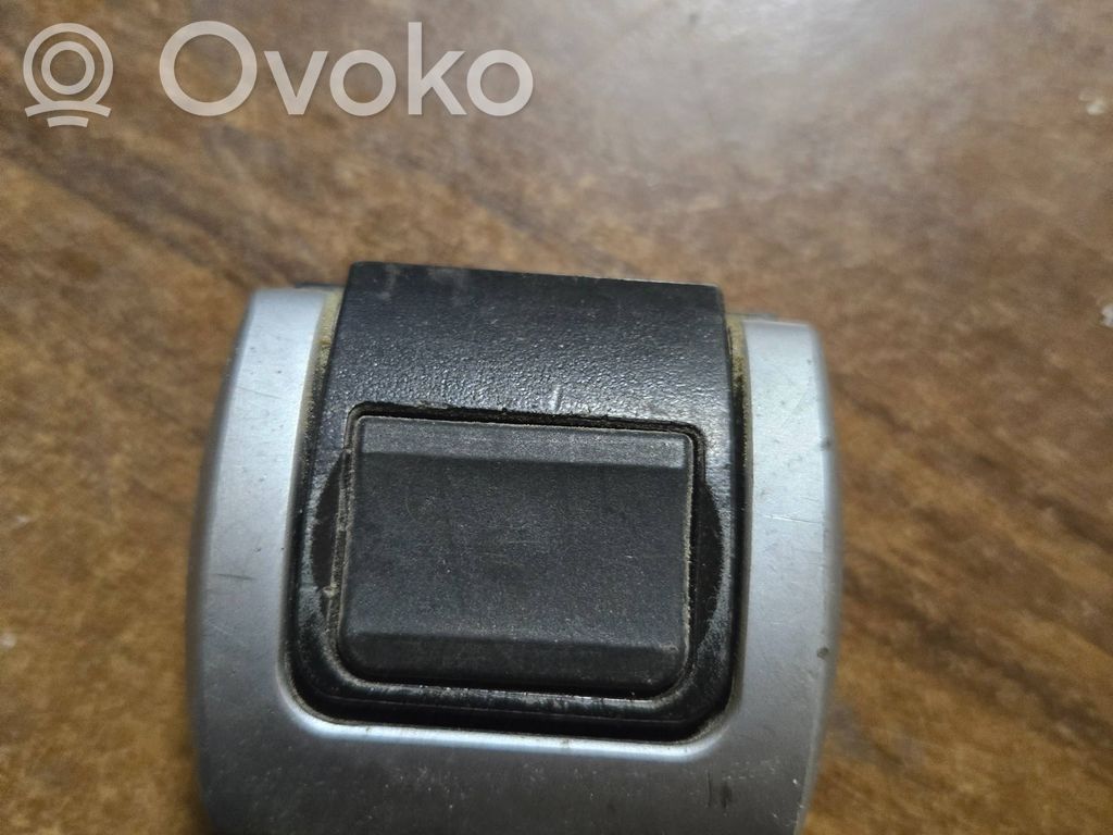 Tie down hook / loop   4F9863539