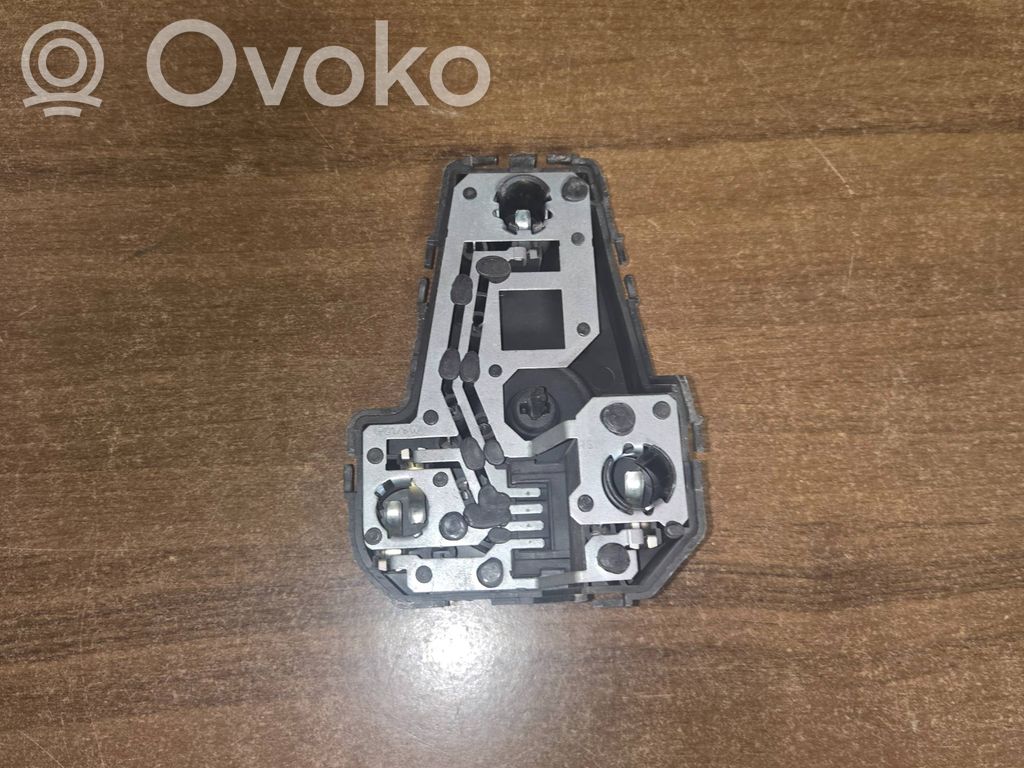 Ford Galaxy Takavalon polttimon suojan pidike 