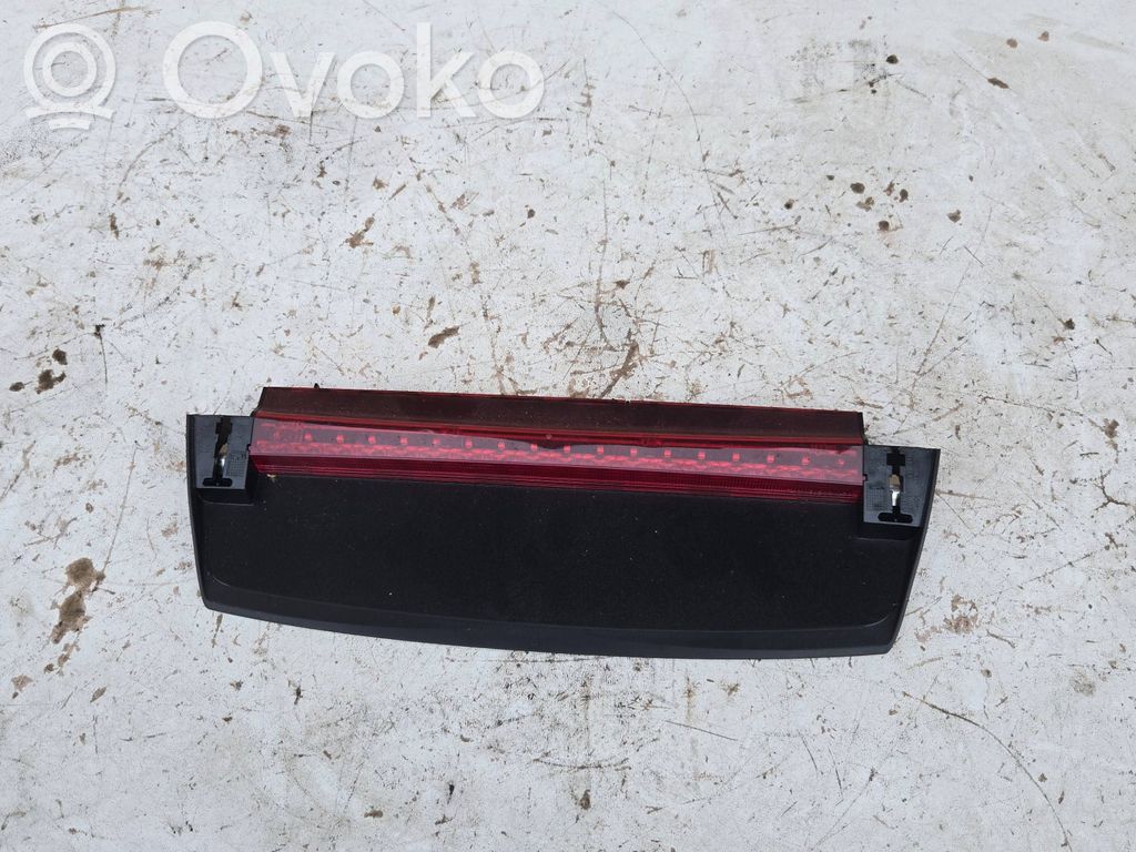 Audi A4 S4 B9 Kolmas/lisäjarruvalo 