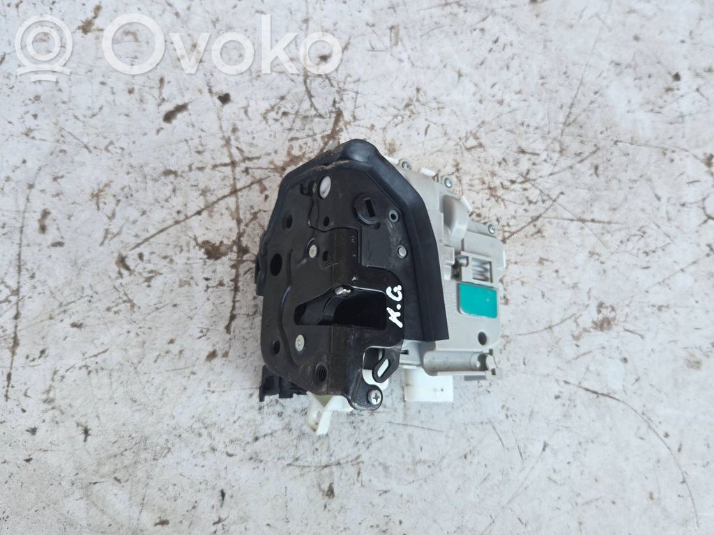 Audi A4 S4 B9 Galinių durų spyna 