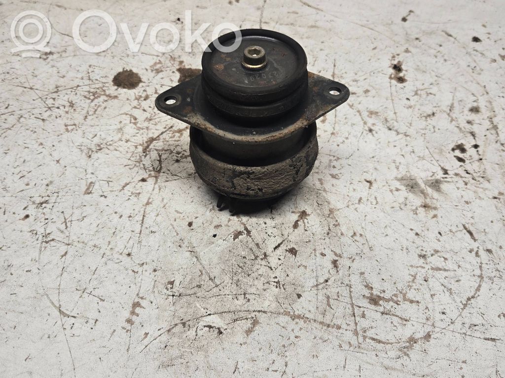 Volkswagen Golf III Engine mount bracket 