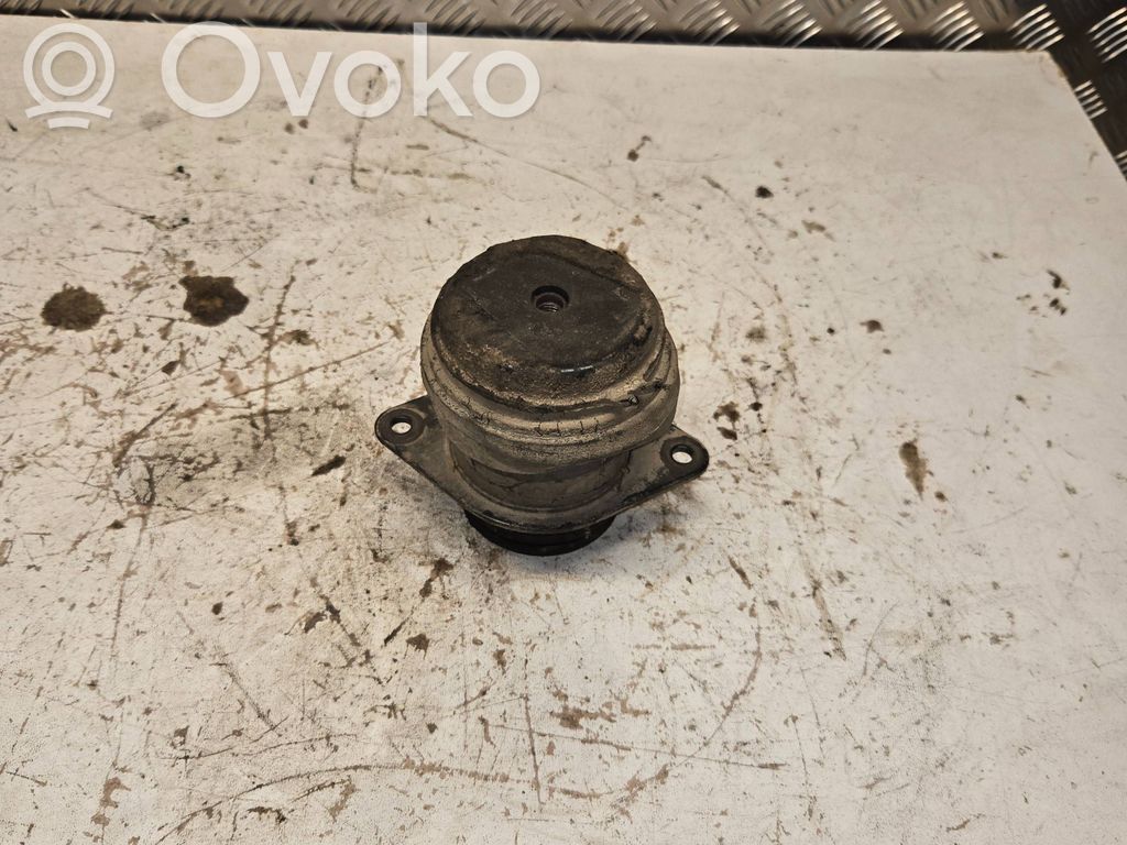 Volkswagen Golf III Engine mount bracket 