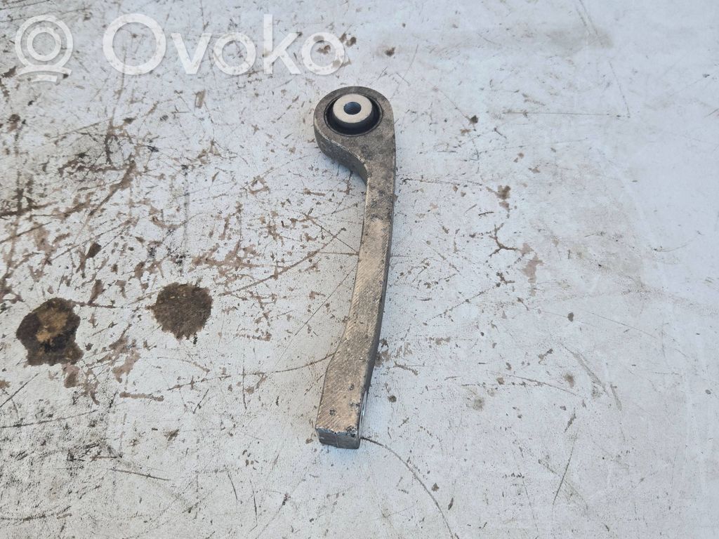 Audi A4 S4 B9 Takakallistuksenvaimentajan tanko 