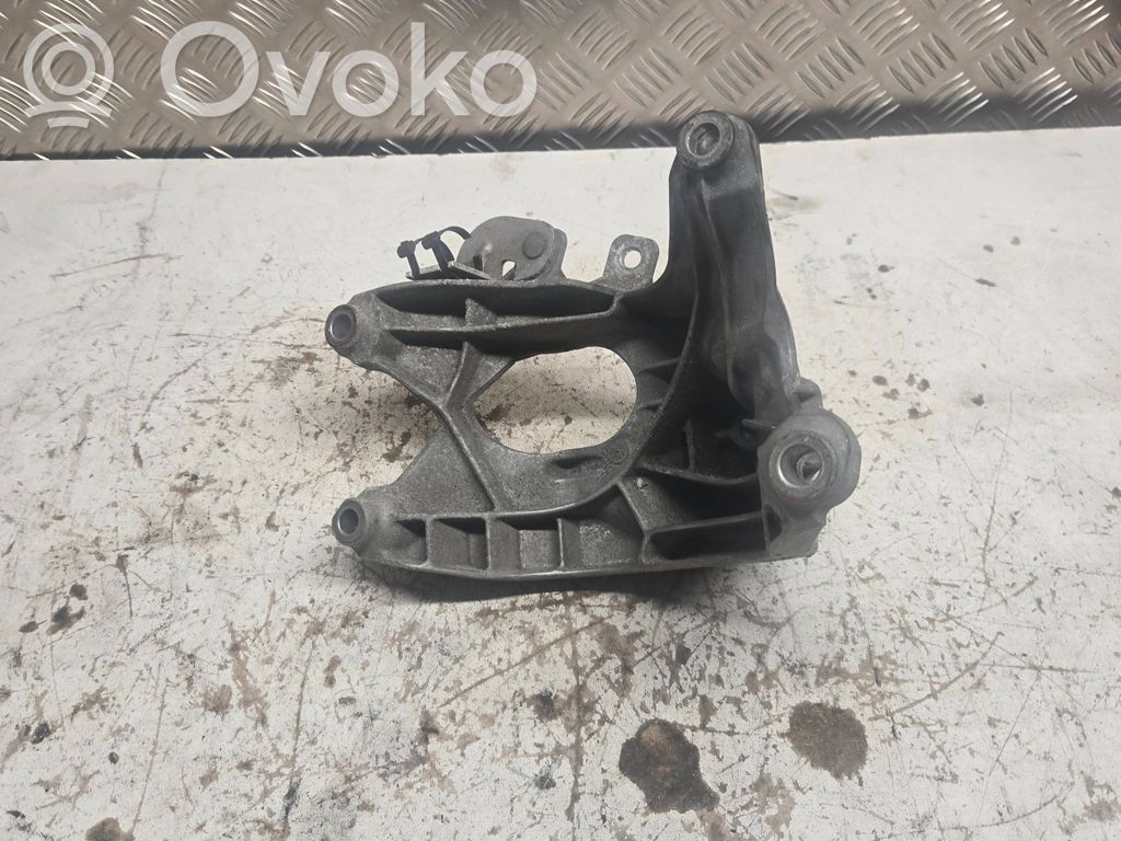 Audi A4 S4 B9 Engine mounting bracket 