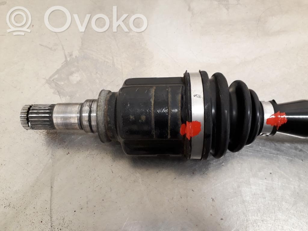 Toyota Auris E180 Etuvetoakseli 