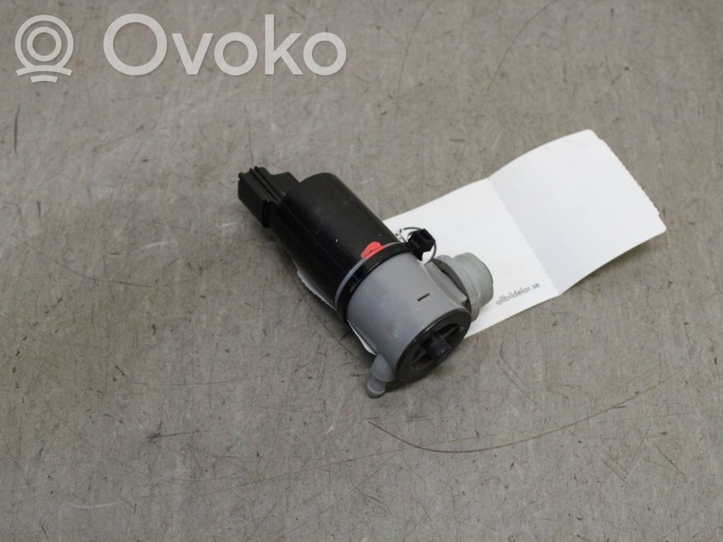 Volvo XC40 Headlight washer pump