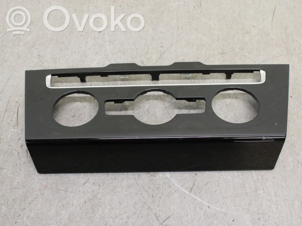 Volkswagen PASSAT B8 Cornice cruscotto 
