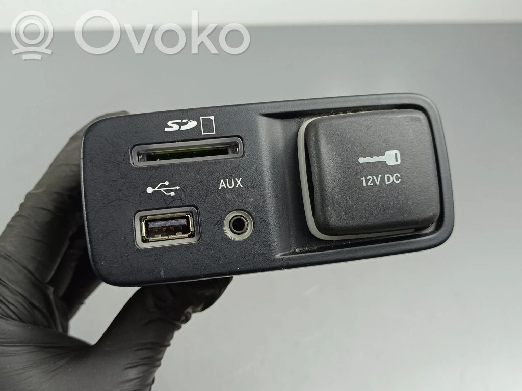 Jeep Cherokee KL USB control unit 