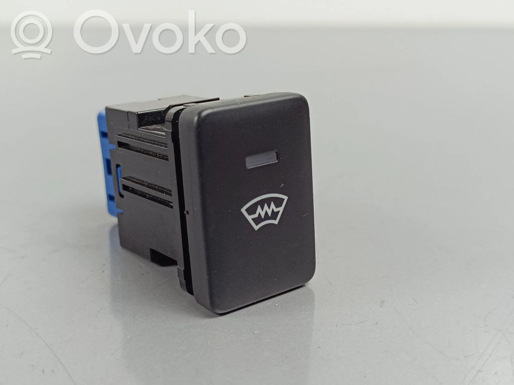 Mitsubishi Eclipse Cross Windscreen/window heater switch 