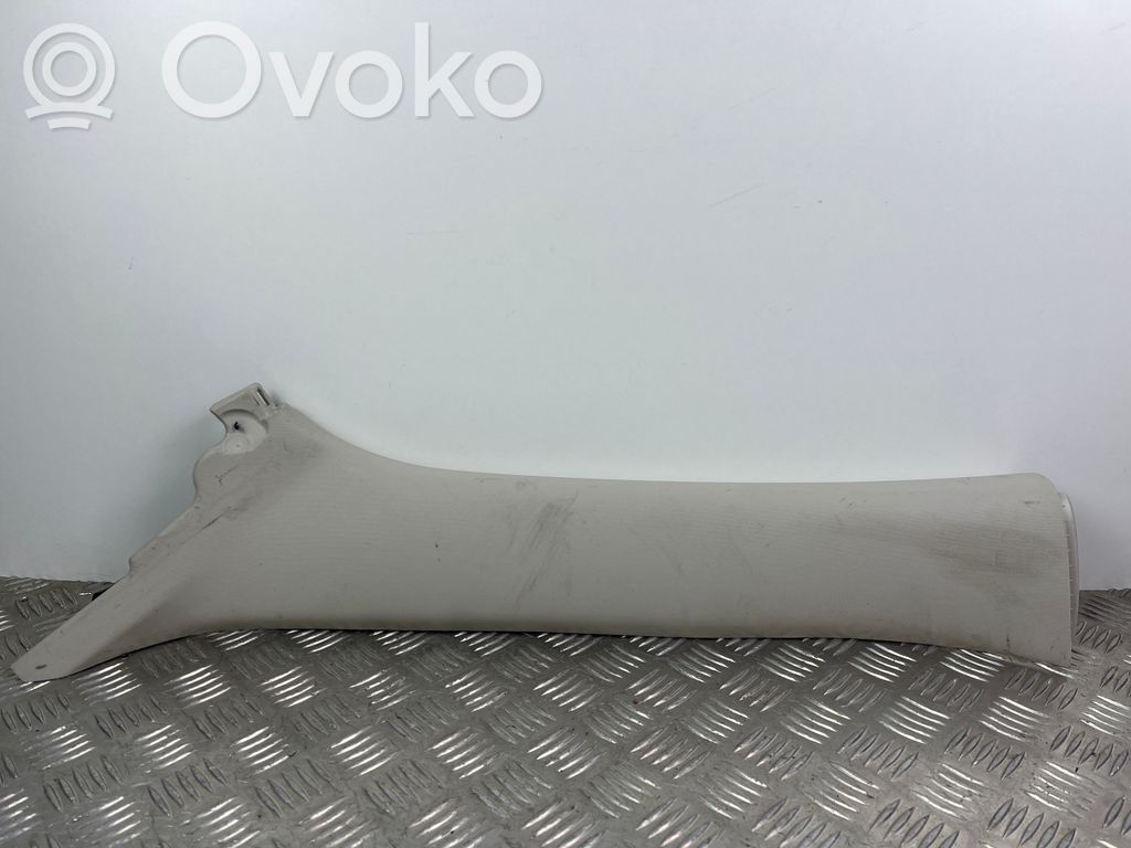 Jeep Cherokee Kita salono detalė 