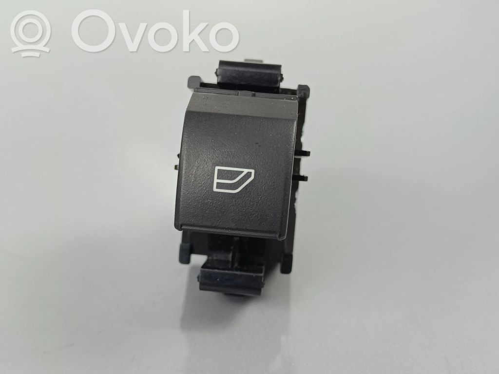 Mitsubishi Eclipse Cross Electric window control switch 