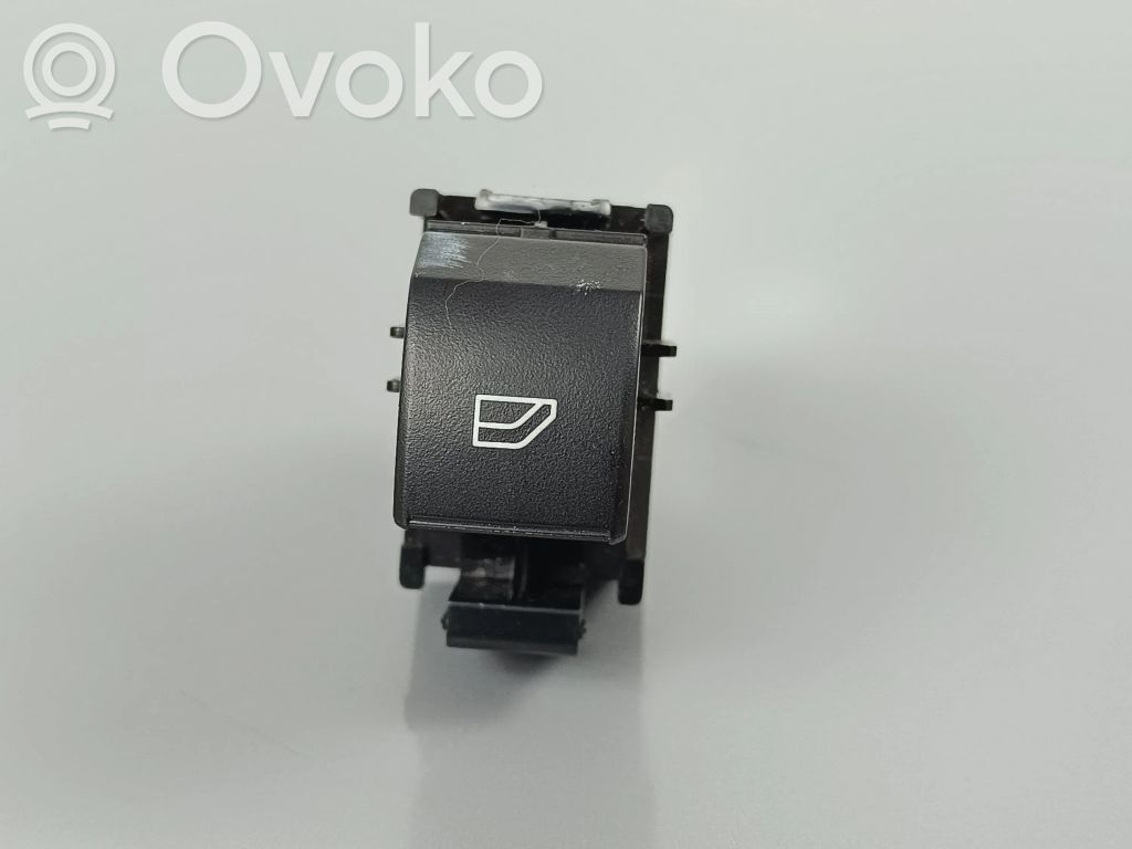 Mitsubishi Eclipse Cross Electric window control switch 