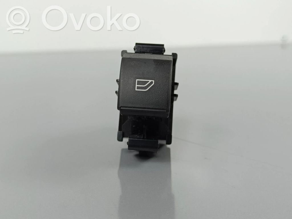 Electric window control switch   8608A415
