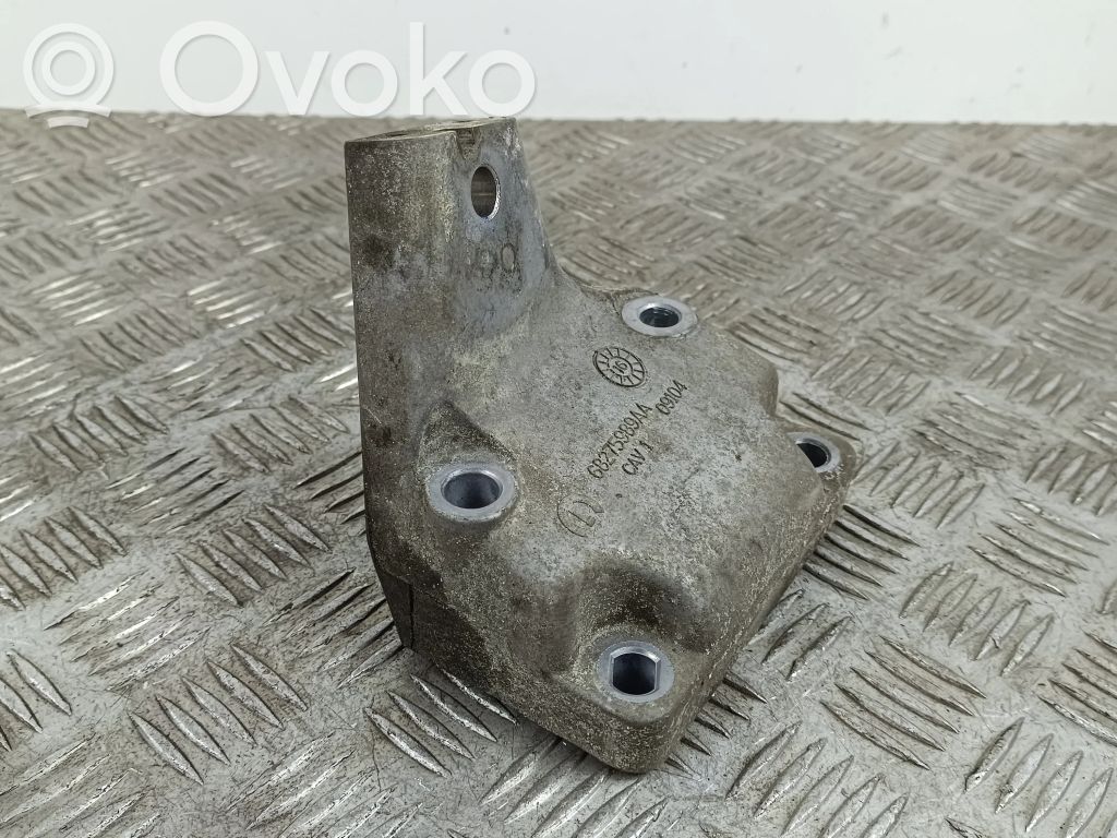 Engine mounting bracket   68275989AA