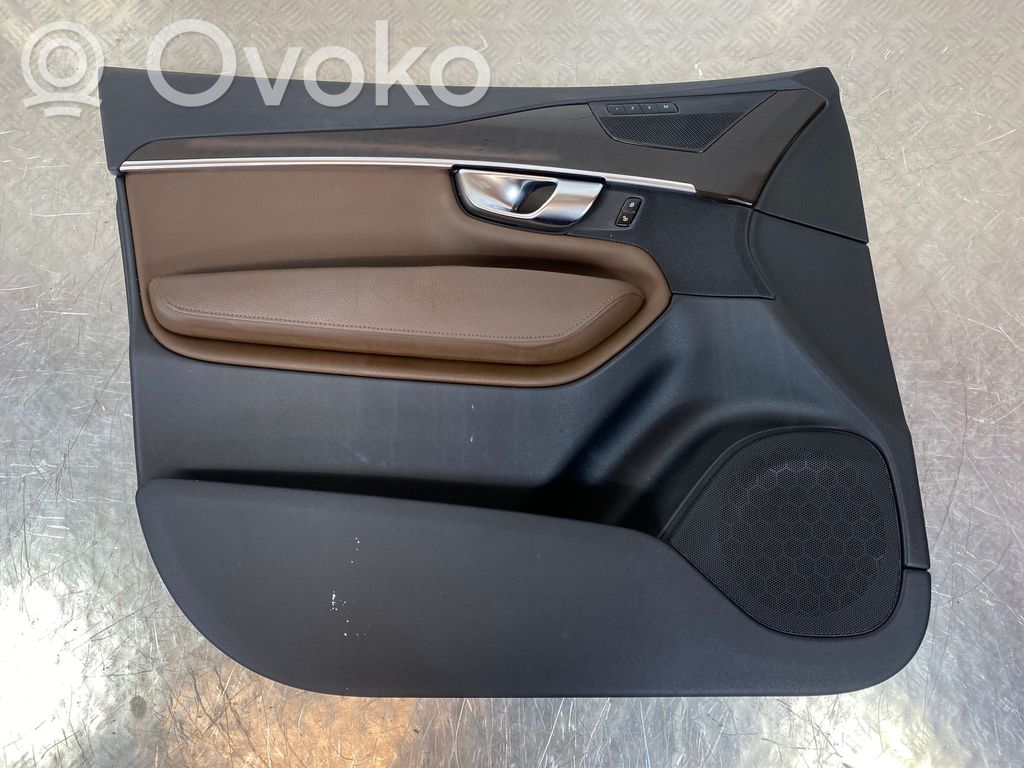 Volvo XC90 Front door card panel trim 
