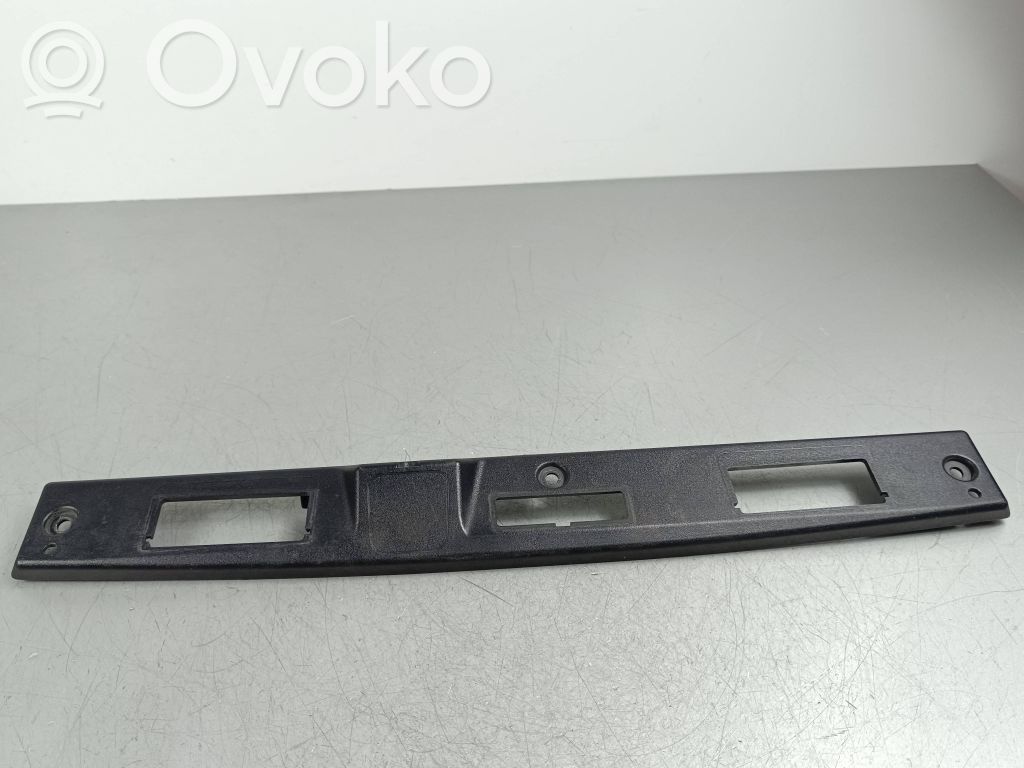 Renault Kadjar Trunk door license plate light bar 