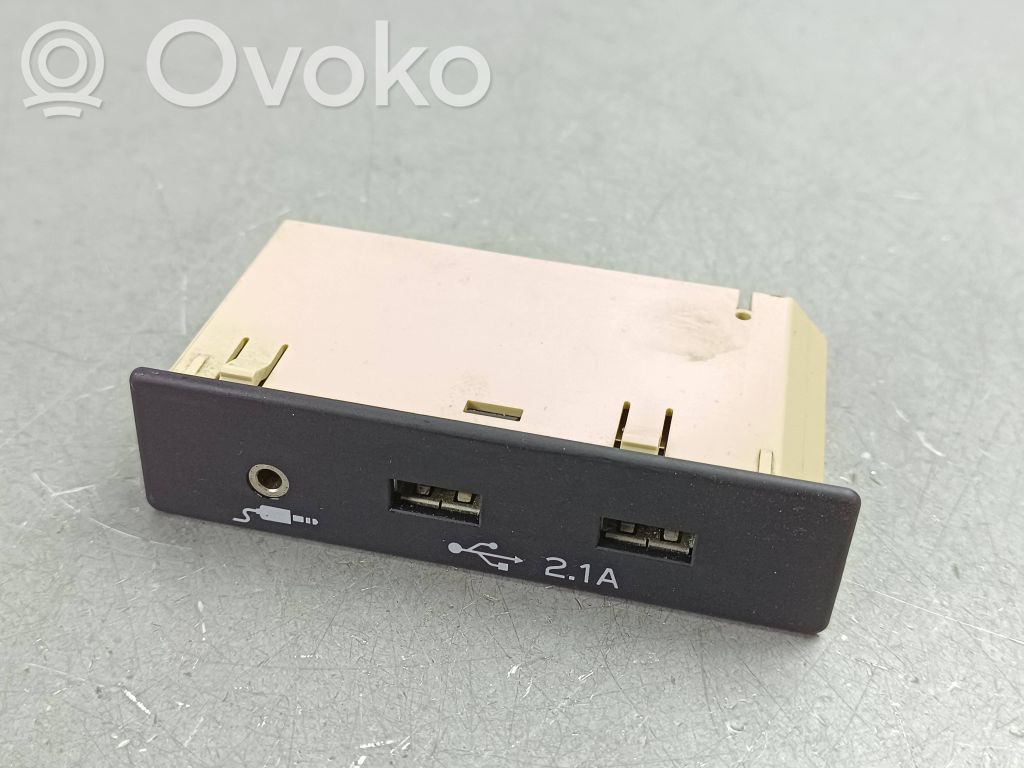 USB-pistokeliitin   86257AN00A